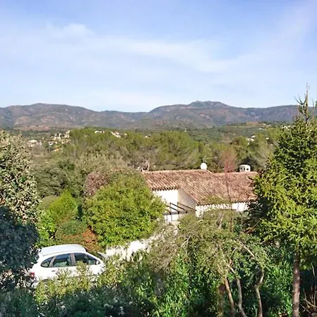 Avec Piscine à Saint-raphaël Et Vue Sur La Montagne Villa