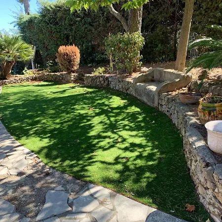 Avec Piscine A Saint-raphael Et Vue Sur La Montagne *
