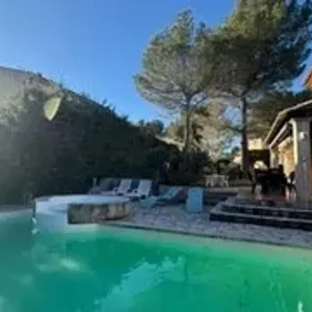 Avec Piscine à Saint-raphaël Et Vue Sur La Montagne *