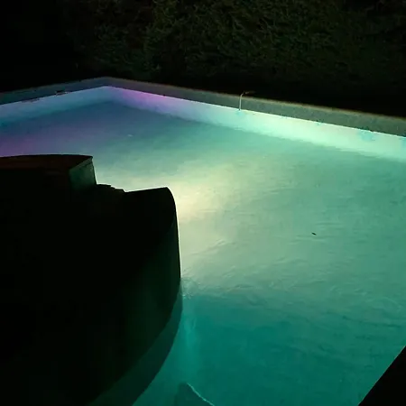 Avec Piscine à Saint-raphaël Et Vue Sur La Montagne