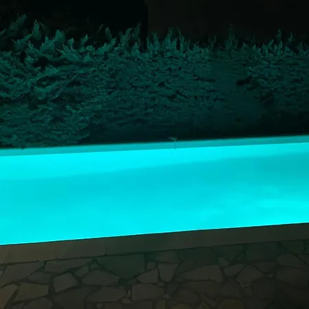 Avec Piscine à Saint-raphaël Et Vue Sur La Montagne Villa *