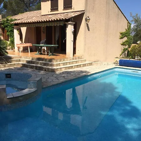 Avec Piscine à Saint-raphaël Et Vue Sur La Montagne Villa Saint-Raphaël