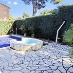 Avec Piscine à Saint-raphaël Et Vue Sur La Montagne *