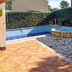 Avec Piscine A Saint-raphael Et Vue Sur La Montagne וילה Saint-Raphaël