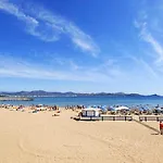Avec Piscine A Saint-raphael Et Vue Sur La Montagne Saint-Raphaël