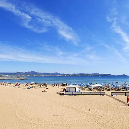 Avec Piscine à Saint-raphaël Et Vue Sur La Montagne Saint-Raphaël