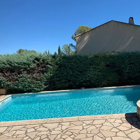 Avec Piscine A Saint-raphael Et Vue Sur La Montagne فيلة Saint-Raphaël