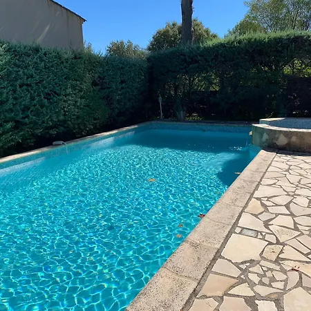 Avec Piscine A Saint-raphael Et Vue Sur La Montagne *