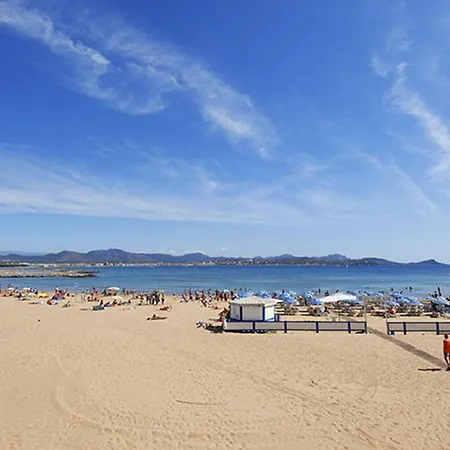 Avec Piscine A Saint-raphael Et Vue Sur La Montagne Willa *