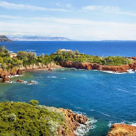 Avec Piscine A Saint-raphael Et Vue Sur La Montagne Vila Saint-Raphaël