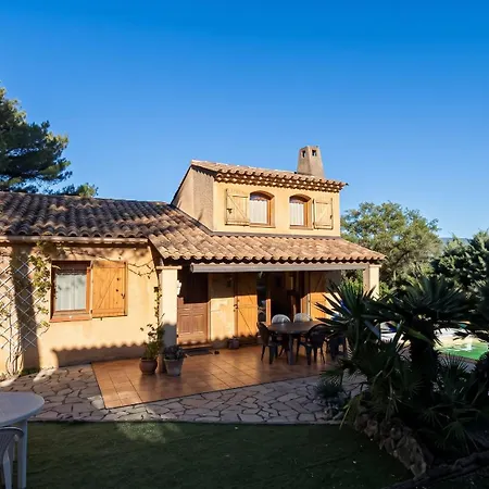 Avec Piscine A Saint-raphael Et Vue Sur La Montagne Villa