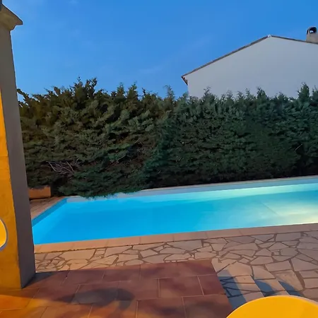 Avec Piscine A Saint-raphael Et Vue Sur La Montagne Villa *