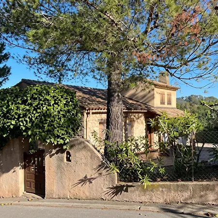 Avec Piscine A Saint-raphael Et Vue Sur La Montagne Villa *