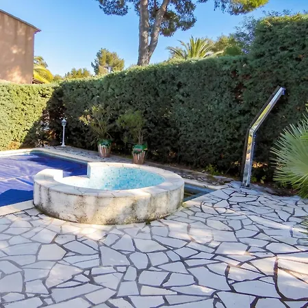 Villa Avec Piscine A Saint-raphael Et Vue Sur La Montagne