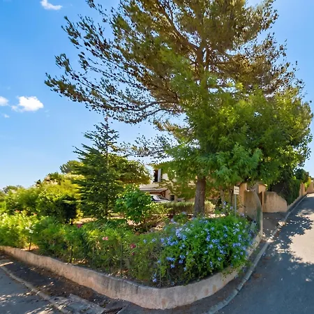 Villa Avec Piscine A Saint-raphael Et Vue Sur La Montagne *