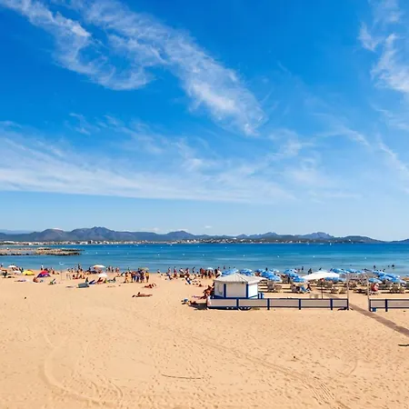 Avec Piscine A Saint-raphael Et Vue Sur La Montagne Saint-Raphaël